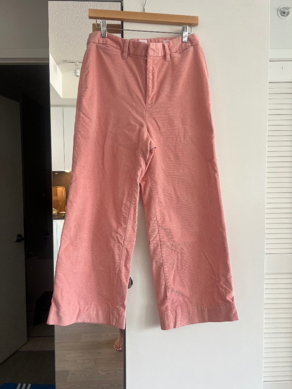 High rise, wide leg cropped pants